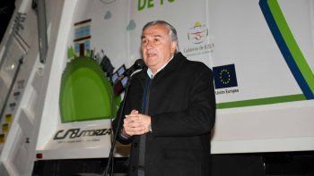 morales entrego en monterrico un nuevo camion compactador y contenedores