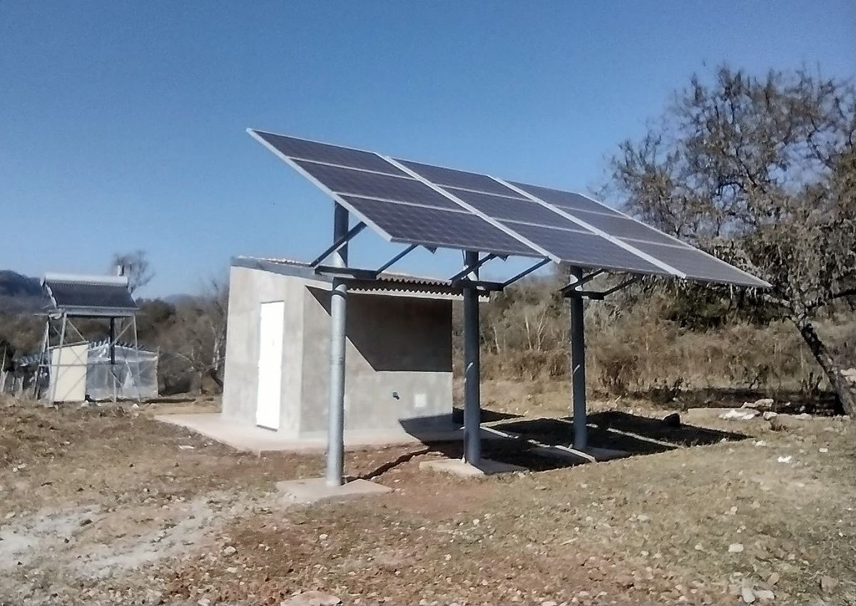 Las obras para repotenciar los sitemas de generación fotovoltaica de energía se dieron en muchos casos en escuelas rurales de difícil acceso