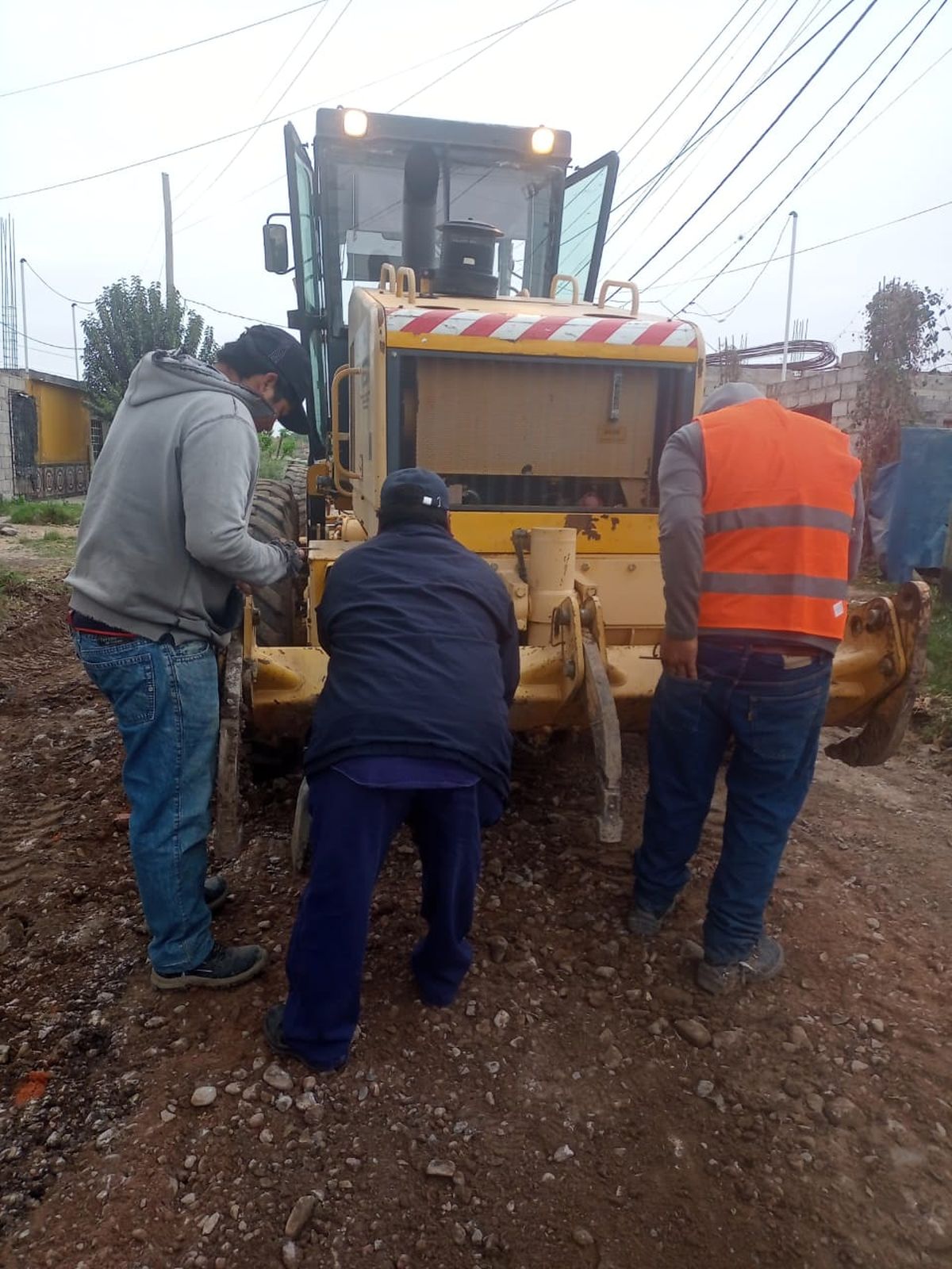 Avanzan las acciones de regularización y servicios básicos en el Asentamiento 4 de Agosto Avanzan las acciones de regularización y servicios básicos en el Asentamiento 4 de Agosto