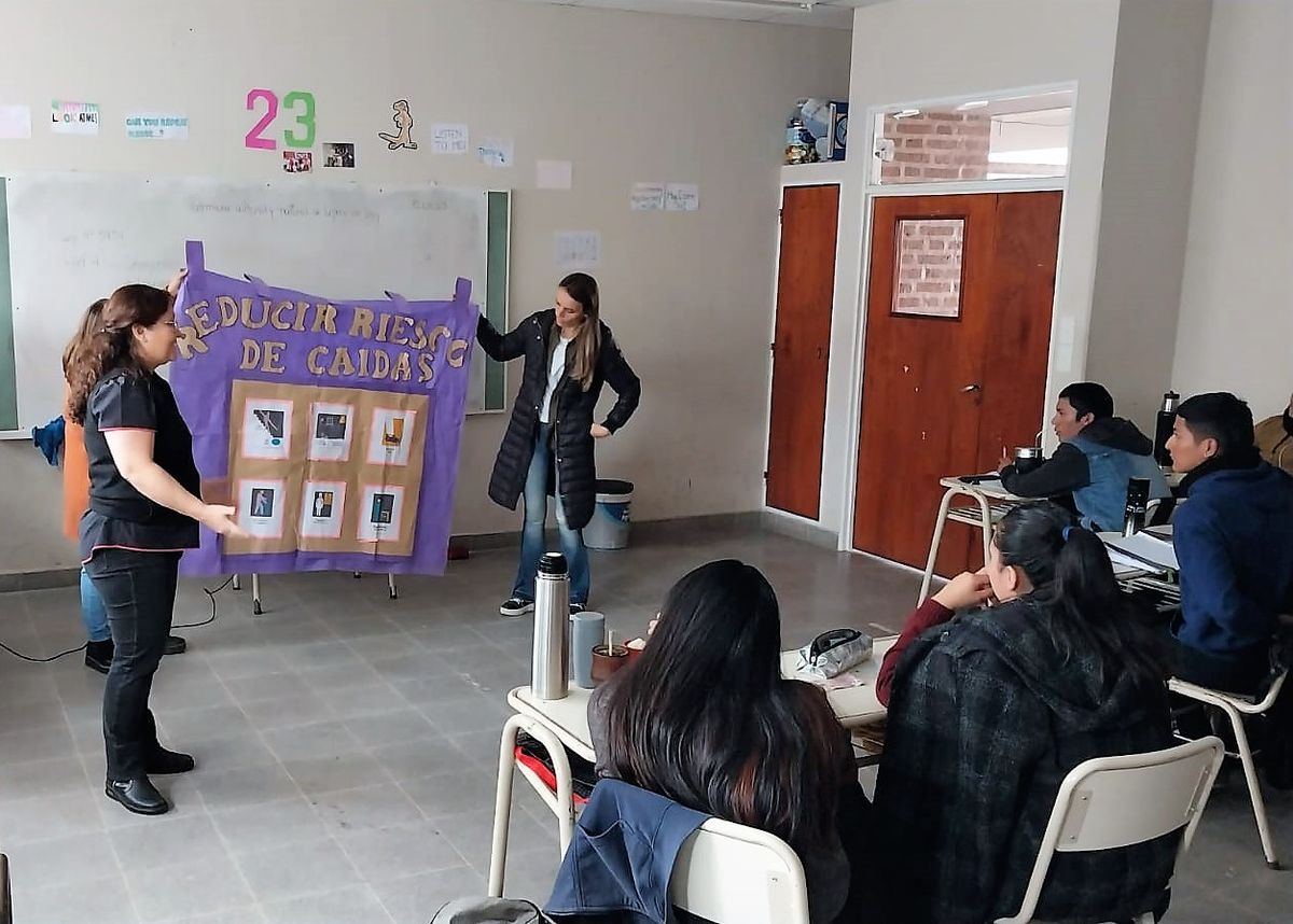 Estudiantes participaron de charla sobre derechos de personas adultas mayores