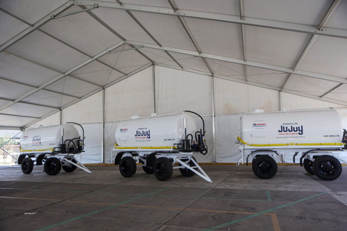 Sadir entregó tanques atmosféricos a municipios Sadir entregó tanques atmosféricos a municipios