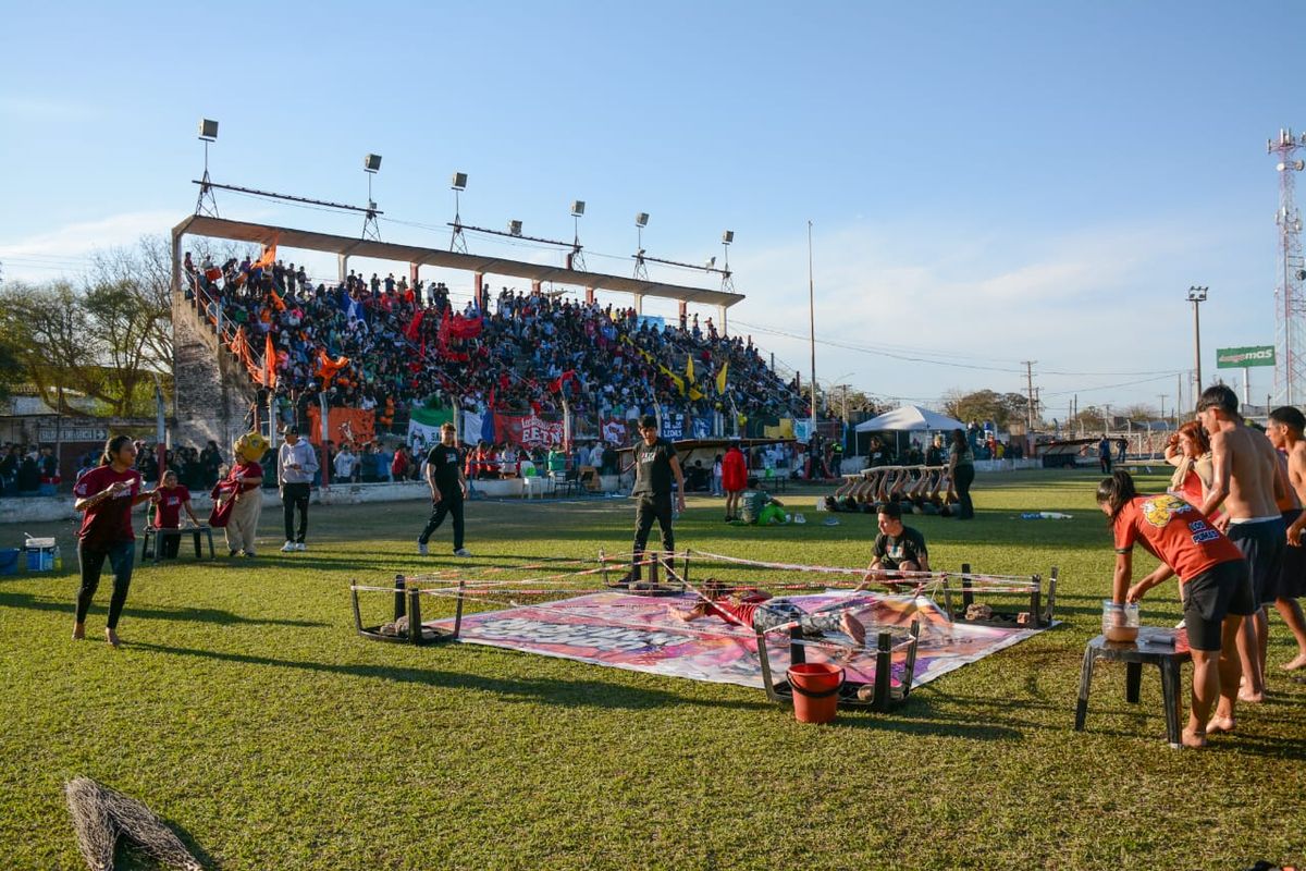 Color y alegría estudiantil en Perico y San Pedro