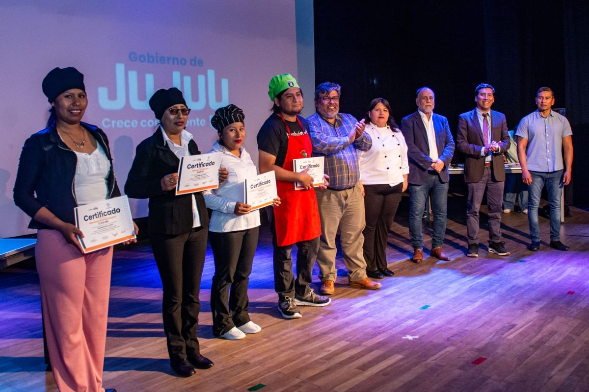 La Academia de Oficios entregó más de 200 certificados de Formación Laboral