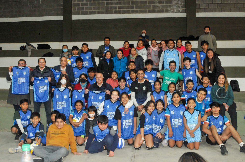 La Compañía de Seguros de Jujuy entregó insumos deportivos al Centro Integral de Desarrollo Físico