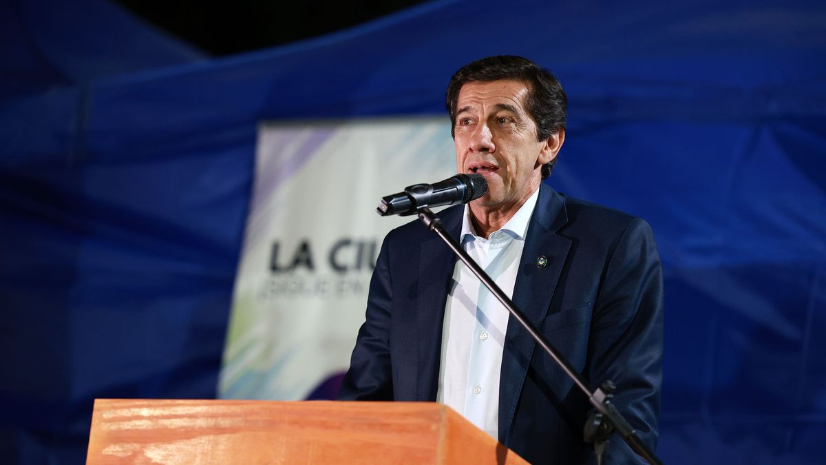 Sadir encabezó la inauguración de una obra histórica de pavimentación en Monterrico