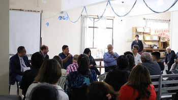 Bouhid se reunió con equipos y vecinos de los hospitales de Alto Comedero y Palpalá
