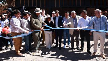 Carlos Sadir inauguró el nuevo mercado de Maimará, en el Tren Solar de la Quebrada