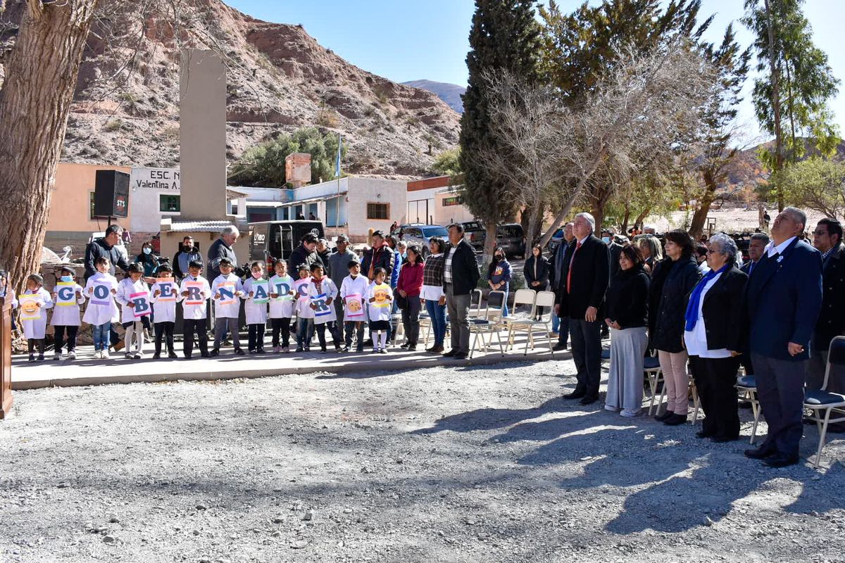 Hornillos: El gobernador inauguró otra escuela construida con la renta de Cauchari
