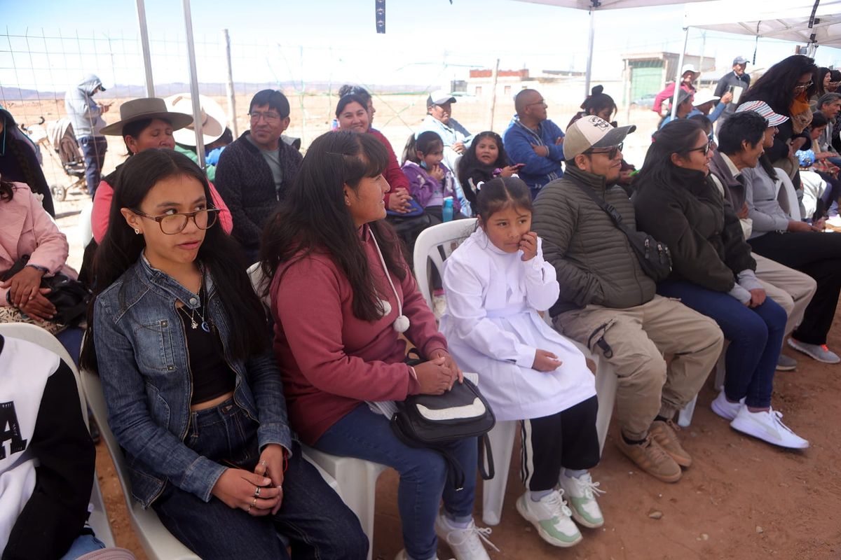 Sadir entregó las llaves de las viviendas a familias de Abra Pampa