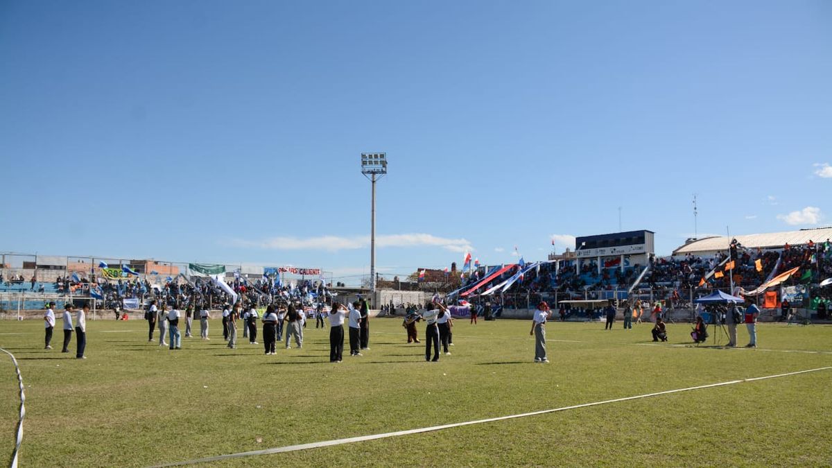 Color y alegría estudiantil en Perico y San Pedro