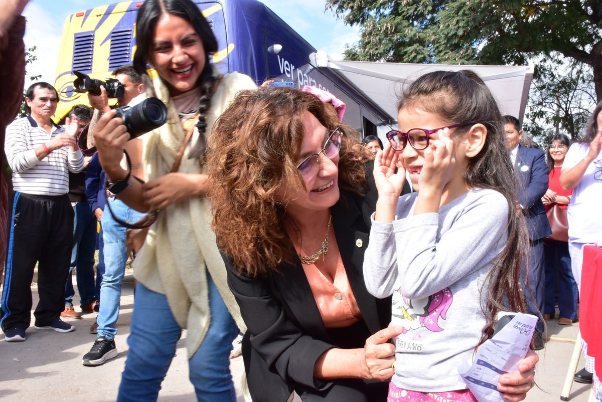 2.467 alumnos recibieron sus anteojos gratis 2.467 alumnos recibieron sus anteojos gratis