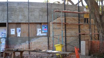 Las obras en el Lola Mora avanzan en ítems de obra que se concretan con proveedores jujeños, como las lajas (de Abra Pampa), la madera (de Arrayanal) y la ingeniería metalúrgica (de Palpalá), y nacionales, como el caso de las de la sala de máquinas y aires acondicionados.