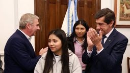 Sadir encabezó la entrega de becas a estudiantes de la carrera de Medicina