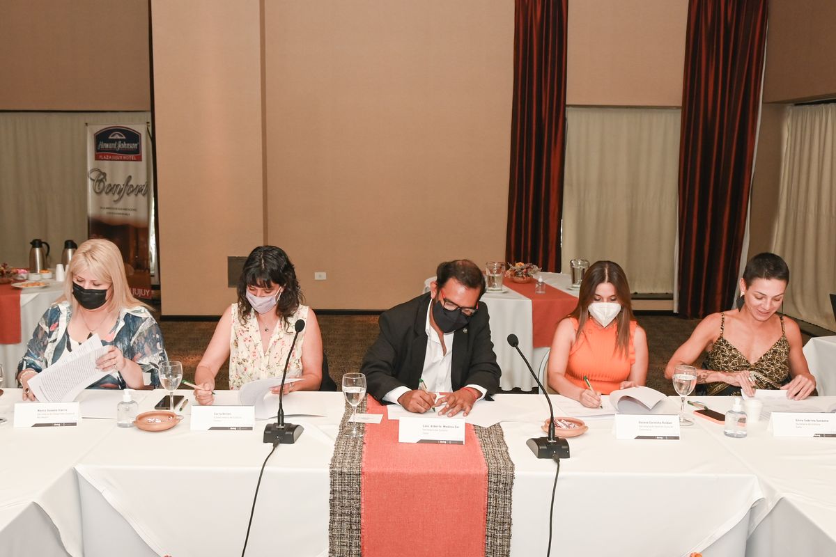 Firmaron convenios potenciando la actividad audiovisual en la región