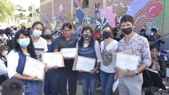inauguran mural en la escuela republica de italia