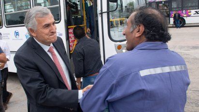 Morales presentó el prototipo de bus eléctrico con baterías de litio