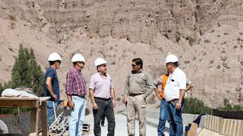 La zona de Purmamarca tendrá un nuevo puente, sobre río grande, que el Gobierno de Jujuy ejecuta en pos del desarrollo humano, social, turístico y productivo.