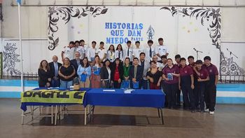 Estudiantes del Bachillerato Nº 2 presentaron el libro: 