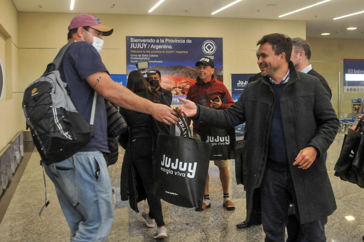 La provincia recibió el primer vuelo desde Iguazú