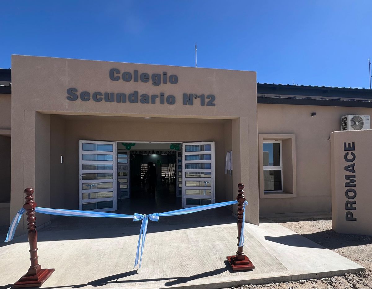 Inauguración del nuevo edificio del Colegio Secundario N° 12 de Nuevo Pirquitas