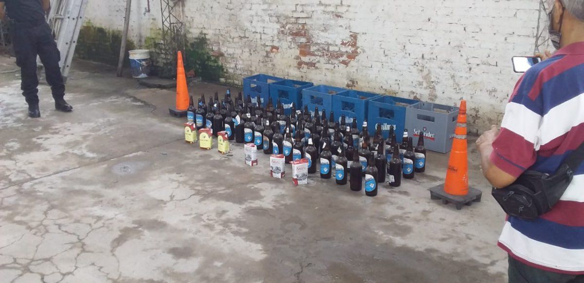 Destrucción de bebidas alcohólicas decomisadas en San Pedro de Jujuy