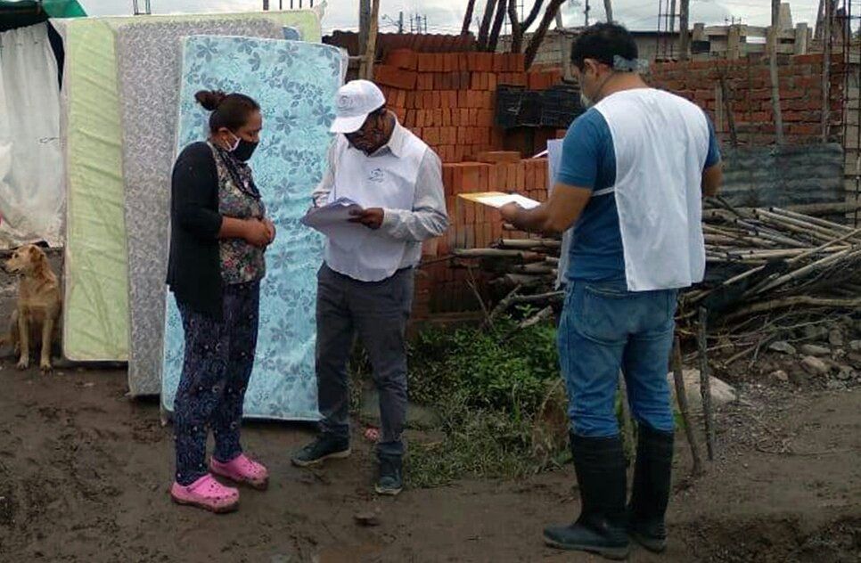 Asistencia a familias de Monterrico afectadas por las lluvias