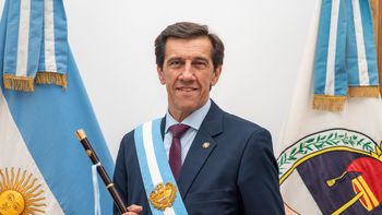 sadir recibio de morales los atributos de mando y posesiono a su gabinete