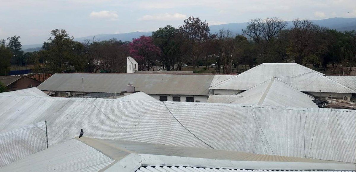 Las obras de renovación de cubiertas del Hospital Oscar Orías se desplegaron desde el MISPTyV.