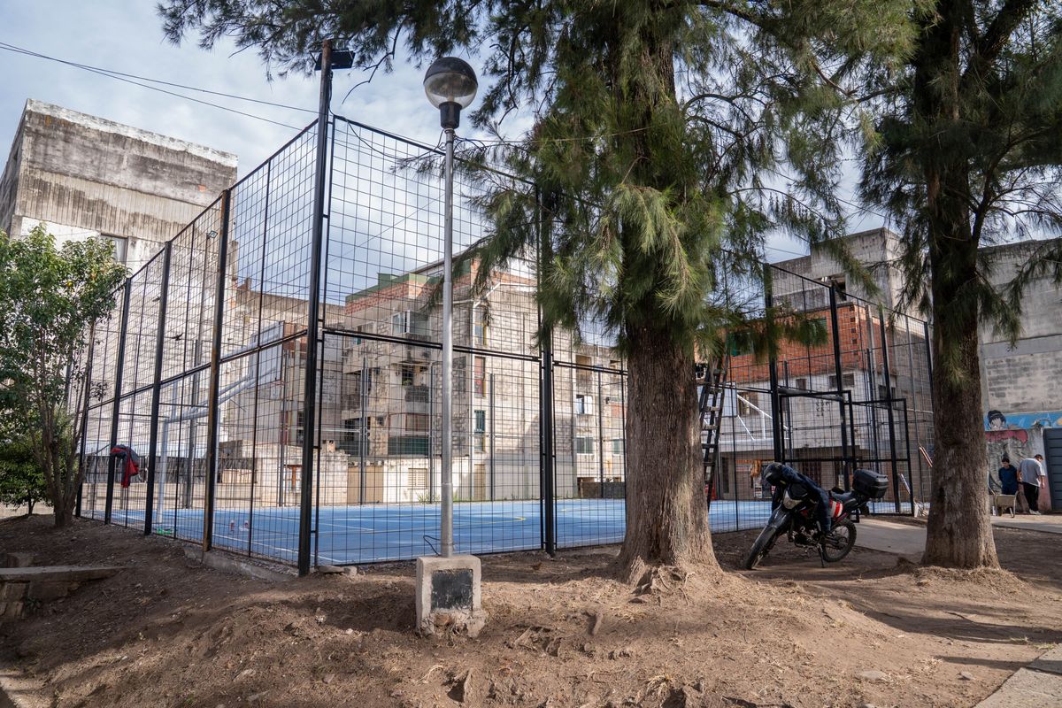 Obras en el polideportivo de 790 Viviendas