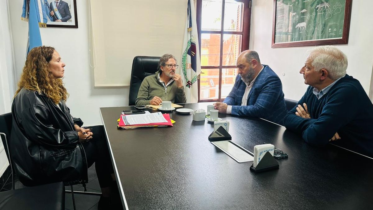 Leandro Álvarez, ministro de Ambiente y Cambio Climático, Carlos Gil Urquiola, secretario de Seguridad, y el equipo técnico del ministerio de Ambiente Leandro Álvarez, ministro de Ambiente y Cambio Climático, Carlos Gil Urquiola, secretario de Seguridad, y el equipo técnico del ministerio de Ambiente