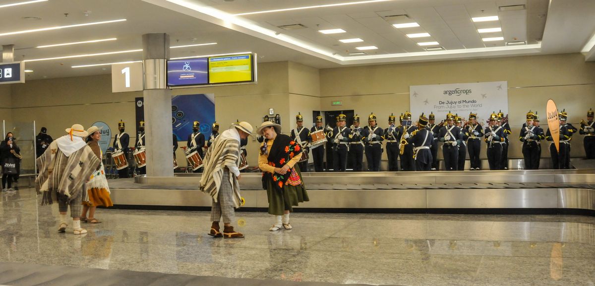 La provincia recibió el primer vuelo desde Iguazú