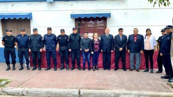seguridad entrego equipos informaticos a la unidad regional n°6