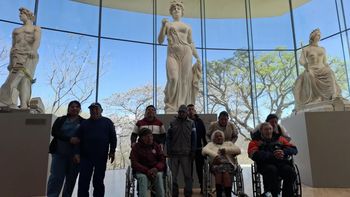Personas mayores del Hogar Guillermón visitaron el Centro Cultural 