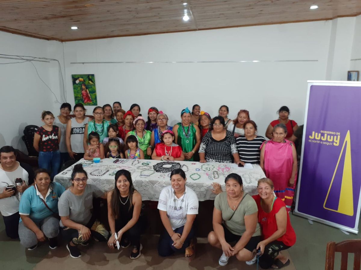 Ponen en valor la cultura del pueblo guaraní en un taller de artesanías