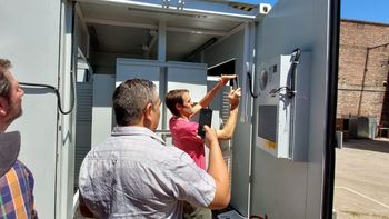 Como parte del proceso de obras para que Jujuy tenga tres nuevos pueblos solares (en Catua, San Juan de Quillaques y El Toro), se realizó en Rosario, Santa Fe, la prueba de los equipos para la generación fotovoltaica.