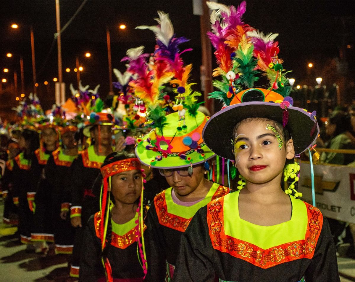 El desfile Bienvenida Primavera dio inicio a la FNE 2025