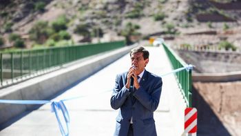 Carlos Sadir inauguró un puente sobre el Río Grande en Purmamarca