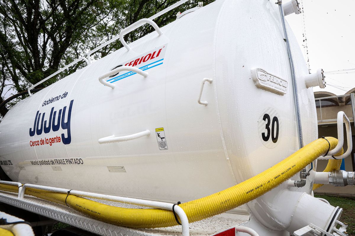 Sadir entregó tanques atmosféricos a municipios Sadir entregó tanques  atmosféricos a municipios