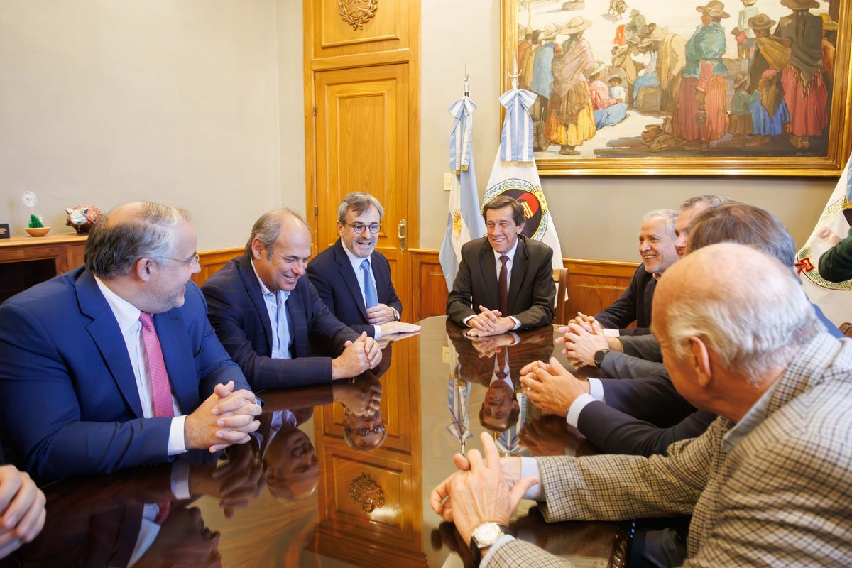 Carlos Sadir recibió a la Unión Industrial Argentina para fortalecer el desarrollo productivo de Jujuy