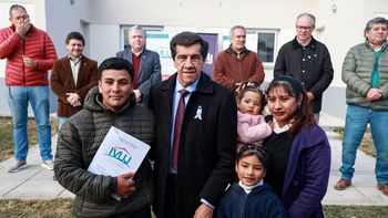 Sadir encabezó la entrega de 20 viviendas en Los Alisos