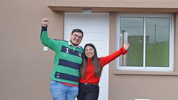 *Gilda y Matías, preadjudicataria/o de las 66 viviendas, pudieron conocer su futura casa.