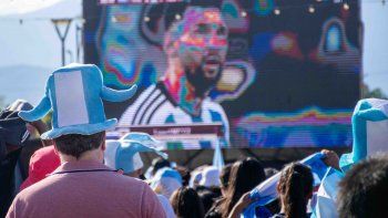 una multitud vivio el pase a cuartos de final en ciudad cultural