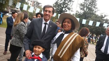 Sadir encabezó los actos por el 432° aniversario de la fundación de San Salvador