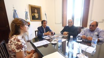 el gobernador carlos sadir supo llevar la provincia adelante