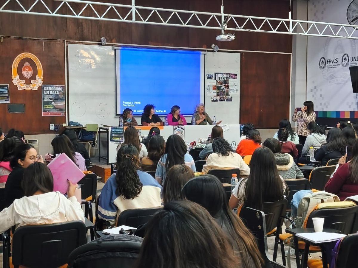 Profesionales de Desarrollo Humano comparten sus experiencias a estudiantes Profesionales de Desarrollo Humano comparten sus experiencias a estudiantes
