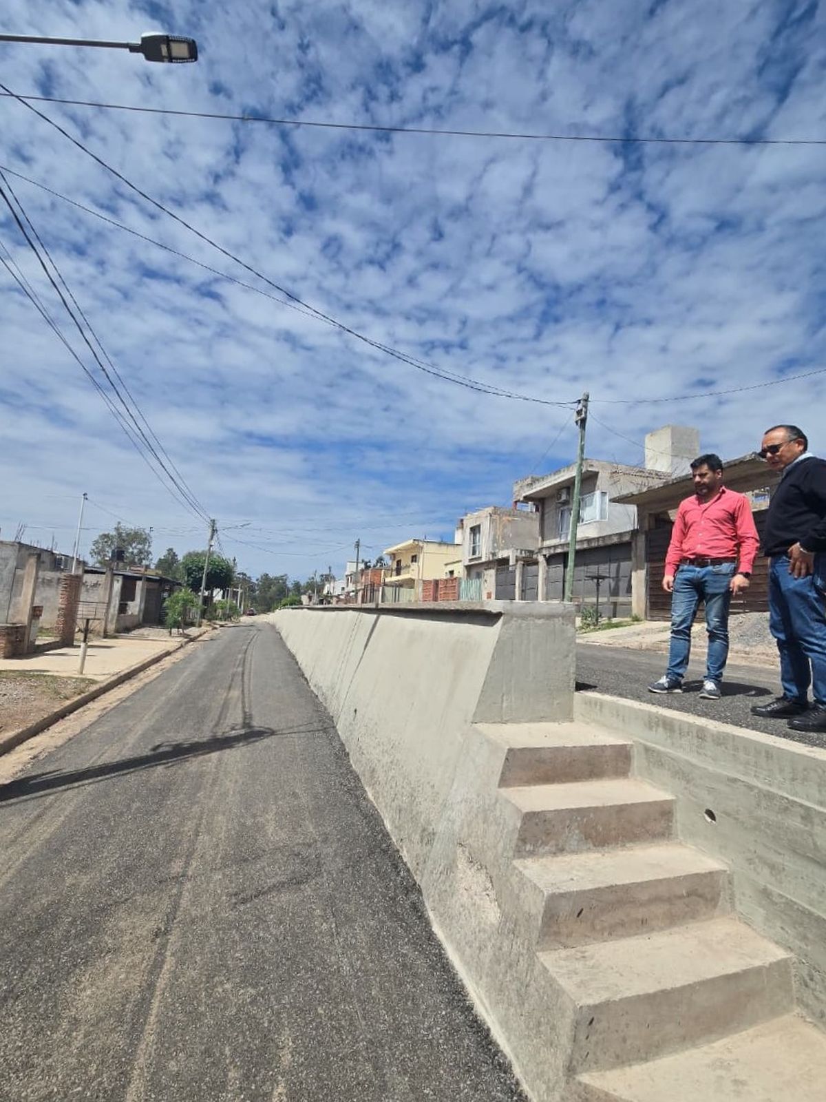 Culminaron obras de muro de contención en calle de B° Sargento Cabral, en la capital
