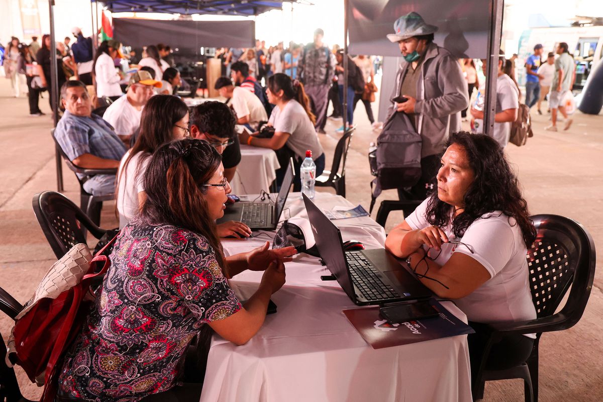 El gobernador Sadir impulsa la capacitación en oficios El gobernador Sadir impulsa la capacitación en oficios