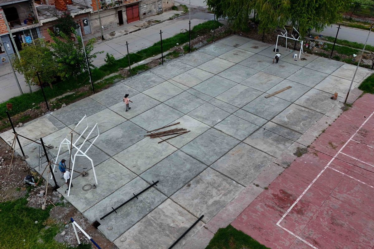 El polideportivo de El Chingo, previo a la intervención de la Dirección Provincial de Arquitectura.
