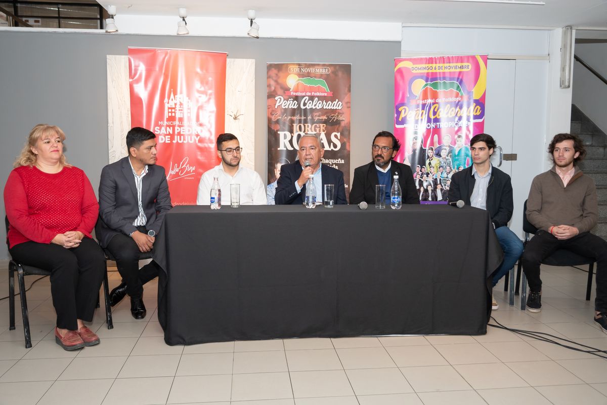 Las autoridades presentes tanto de la Secretaria de Cultura de la Provincia como de la Municipalidad de San Pedro