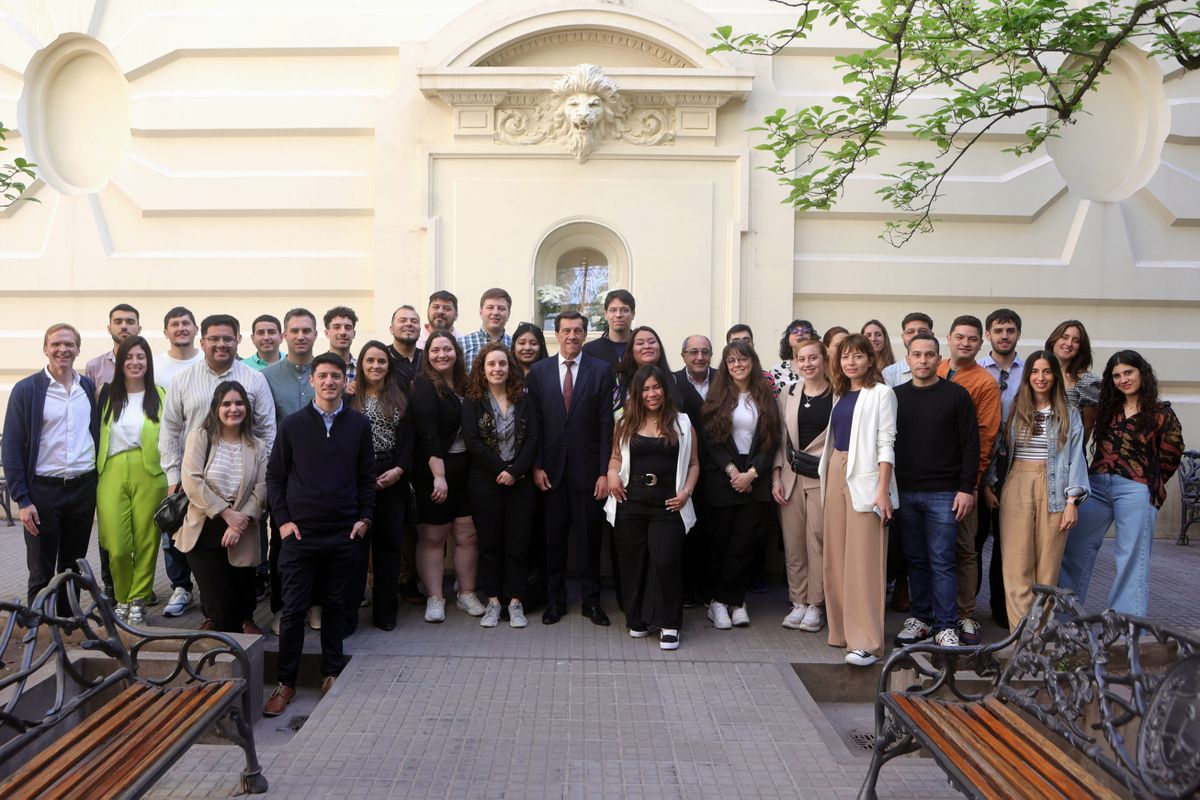 Sadir recibió a jóvenes profesionales de todo el país